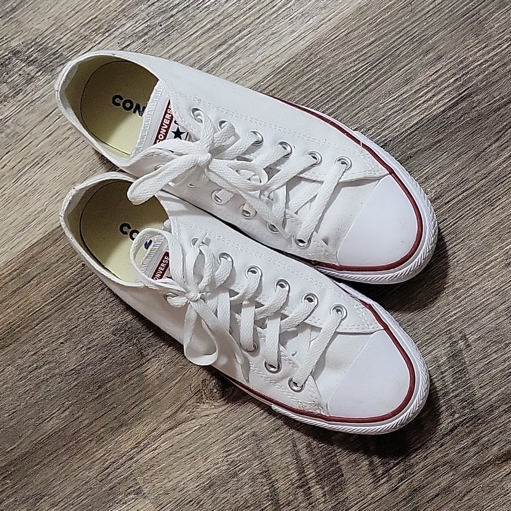 Converse white, unisex size 7 (men) / 9 (women)